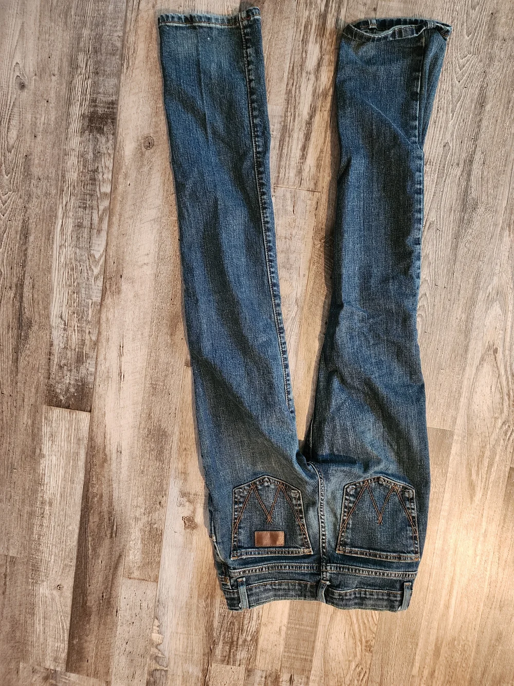 Wrangler slim straight